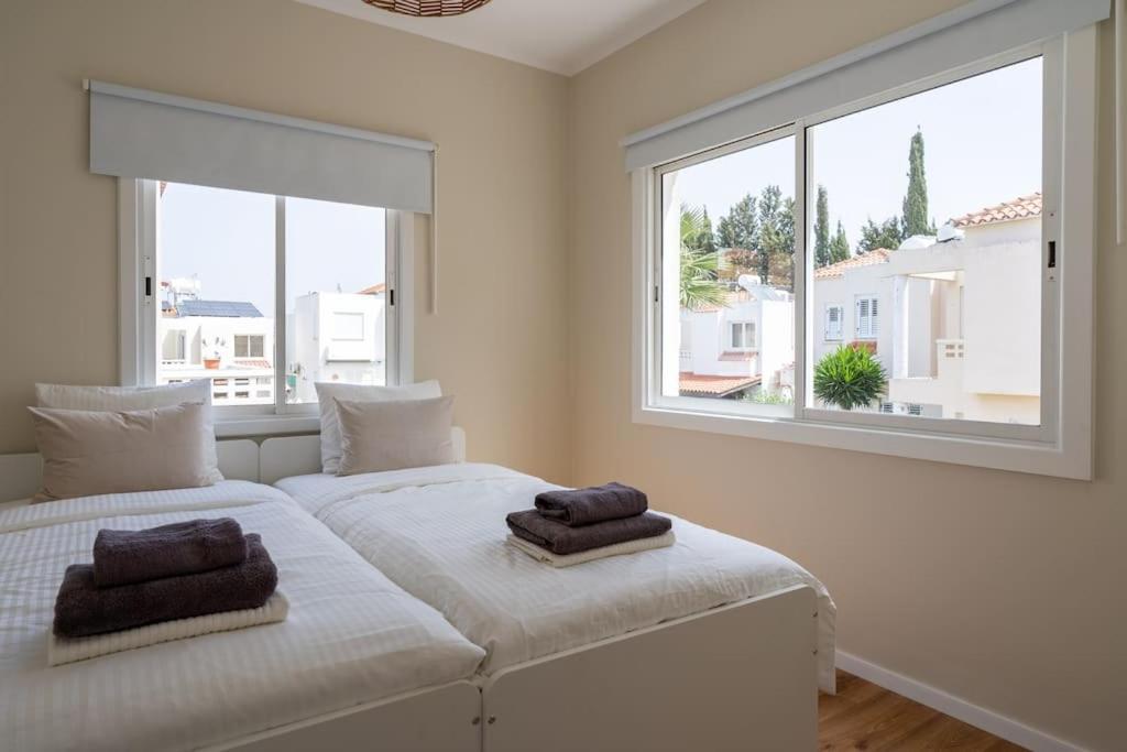 Cozy Nerina Cottage At Harbour Пафос Екстериор снимка