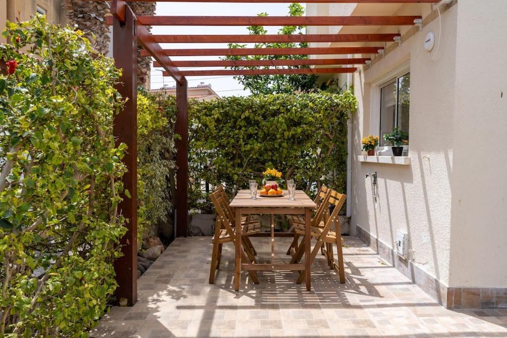 Cozy Nerina Cottage At Harbour Пафос Екстериор снимка